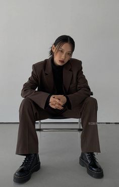 Vetements Shoes, Mode Costume, What To Write, Foto Poses, Girl A, 가을 패션, Mode Inspo, Formal Outfit, Mode Streetwear