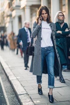 Our favorite street style looks from outside the shows over the weekend. Layer A Dress, Layering A Dress, Caribbean Queen, Womens Fashion Casual Chic, Look Casual Chic, London Fashion Week Street Style, Womens Beach Fashion, Gosha Rubchinskiy, Urban Fashion Women
