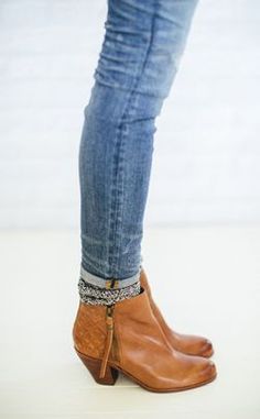 Socks And Jeans, Winter Jeans, Boating Outfit, Boots Style, Cuffed Jeans, Winter Stil, Mode Chic