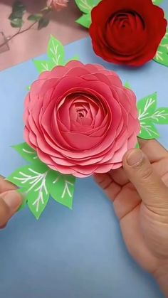 paper craft How To Make A Paper Vase, Flowers Out Of Recycled Materials, Native American Diy Decor, Craft Ideas For Nursing Home Residents, Fun Diy Crafts For Adults, Pride Wreaths, Flat Paper Flowers, Springtime Crafts For Kids, Teaching Craft Classes