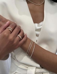 Classy Jewelry, Jewelry Photography, Jewelry Inspo, Dream Jewelry, Diamond Are A Girls Best Friend, Looks Style, Pretty Jewellery, Range Rover, Jewelry Trends