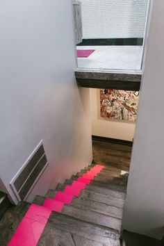 the stairs are painted pink and gray