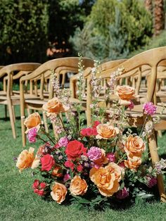 Red and Orange Long Stem Roses Lining Wedding Aisle Bold Wedding Flowers, Bright And Bold Wedding, Creative Centerpieces, Long Stem Roses, Event Trends, Spring Celebration, Palm Springs Wedding, Bouquet Design