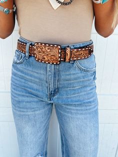 Made with quality hand-tooled vegetable tanned cowhide leather, this unisex leather belt is all that you need to pair with your jeans to make an amazing western fashion statement.The Belt comes with a high quality antique finish metal buckle in engraved texture.The heavy duty buckle is easy to remove and replace so you can change the buckle if you wish. It adds a flair to your outfit and gives it a western look.These belts measure from the fold of the leather to the center hole. It has two inch Tooled Leather Belts Women, Summer Rodeo, Womens Western Fashion, Buckle Bunny, Leather Tool Belt, Casual Country Outfits, Custom Belt Buckles, Custom Leather Belts, Leather Belt Buckle
