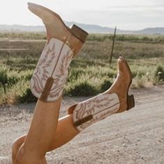 Cute Cowgirl Boots, Looks Country, Cowgirl Aesthetic, Ankle Heels, Faux Leather Heels, Boots Boots, Boot Brands, Vintage Casual, Foto Inspiration