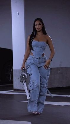 EMMA HALLBERG on Instagram: "full denim vibe @babyboofashion fit 💙" Streetwear Fashion Night Out, Denim Chic Outfit, Concert Outfits Black Women Summer, Denim Corset Outfit Black Women, Pretty Black Women Outfits, Emma Hallberg Outfits, Full Denim Outfit Women, Denim On Denim Outfits For Women, Dj Fits