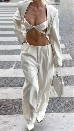 Trousers Casual Outfit, Aesthetic Instagram Photos, Style Inspiration Outfit Ideas, Outfit Ideas Trendy, Fashion Style Tips, Casual Spring Outfit, Cream Trousers, Better Than Takeout, Formal Fashion