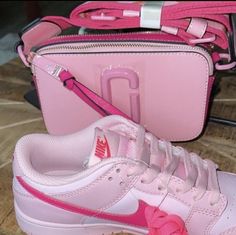 Zapatillas Nike Basketball, Marc Jacobs Snapshot Bag, Pink Nike Shoes, Mode Zara, Jordan Shoes Girls, Handbag Essentials