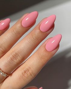 Dark Pink To Light Pink Ombre Nails, Clean Pink Nails, Summer Solid Color Nails, Solid Colour Nails, Pink Almond Shaped Nails, New York Nails, Pearl Nail Art, Solid Color Nails, Wow Nails