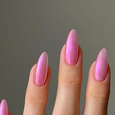 Obsessed with these chrome pink nails that are giving such a barbie nails aesthetic!! Barbie Pink Chrome Nails, Thermo Nails, Bubble Gum Nails, Duochrome Nails, Bubble Gum Pink Nails, Nails Pink Chrome, Barbie Pink Nails, Bubble Nails, Barbie Nails