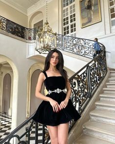 Stylish Daily Outfits, Evening Dresses Short Classy, Stunning Dresses Short, Elegant Black Dresses, Velvet Homecoming Dress, Short Black Dresses, Look Gatsby, Fancy Short Dresses, Homecoming Dress Short
