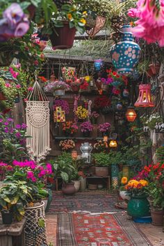 Discover vibrant and creative ways to bring a hippie vibe to your garden with these inspiring ideas. Hippie Garden Ideas, Victorian Style Decor, Dark Boho Living Room, Cozy Hammock, Spiritual Garden, Hippie Garden, Jar Lanterns, Boho Garden, Garden Lanterns