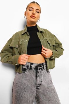 Green Denim Jacket Outfits, Slick Outfits, Cropped Jacket Outfit, Green Jacket Outfit, Goal Aesthetic, Bug Type, Green Denim Jacket, Long Winter Coats Women, Womens Black Coat