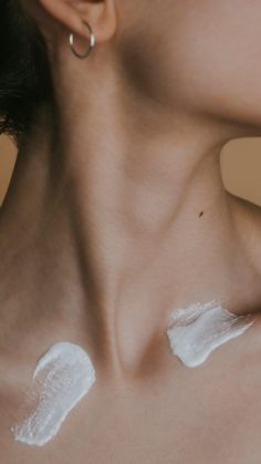 Neck cream. Feyza Yıldırım via Pexels. Brand Inspiration, Social Media Campaign, Inspiration Photo, Custom Website, Brand Guidelines, Photoshoot Inspiration, Photography And Videography, Branding Inspiration, Product Photography