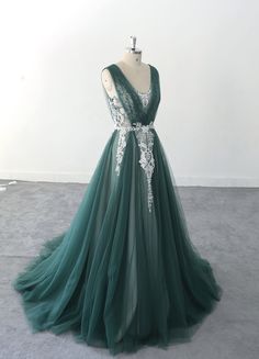 Loght Green Wedding Dress, Dark Green Fairycore Dress, Succulent Wedding Dress, Green Wedding Gown The Bride, Green Wedding Dress Fairy, Simple Green Wedding Dress, Wedding Dress With Dark Green Accents, Wedding Dresses With Emerald Green, Green Plus Size Wedding Dress