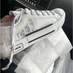Brand New Never Worn With Box, European Size 42; Mens 9 Price Can Be Dropped Just Drop A Comment! Dior Converse Low, Doir Shoes, Tenis Dior, White Sneakers Outfit, Fashion Airport, Converse Low, Dior Oblique, Dior Shoes, Girly Shoes