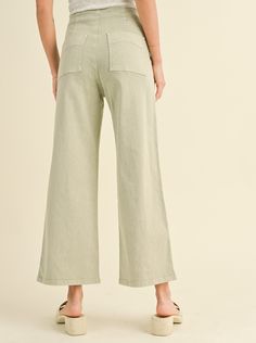 The Cape Cod Pant is a favorite for summer. Constructed out of 100% cotton these pants feature contrasting buttons along the pocket and an ankle length wide leg. Pair with sandals and a tee for a day out. Fit: True to sizeFabric Content: 100% CottonFabric Care: Machine Wash Cold Gentle Cycle, lay flat to dryMeasurements: Waist to hemLining: NoZipper: Yes S:0-2 M:4-6 Willow And Sage, Flowy Romper, Sweater Crop, Tank Top Long Sleeve, Denim Accessories, Crop Top Sweater, Floral Dress Summer, Cape Cod, Cropped Tank Top