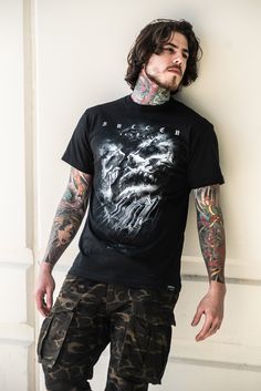 Rocker Guy Outfit, Casual Metalhead Outfit Men, Guys With Long Hair And Tattoos, Tattoo Artist Outfit Men, Band T Shirt Outfit Men, Band Outfits Men, Rock Band Outfits Male, Metalhead Outfits Men