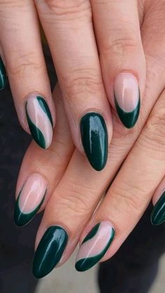 Forest Green Almond Nails Designs, Emerald Green Nail Art Designs, Dark Green Manicure Ideas, Nails Green Ideas, Kendall Jenner Green Nails, Almond Nails Designs Dark Green, Christmas Emerald Green Nails, Emerald Green Oval Nails, Full Colour Nail Ideas