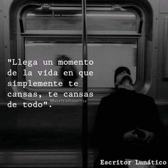 a man standing in front of a train door with the words, i'llega un momento de la vian que simplemente