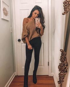 Night Out Outfit Bar, Bar Outfit Night, Casual Bar Outfits, Casual Night Out Outfit, Outfit Bar, Drinks Outfits, Winter Date Night Outfits, Bar Outfits, Bar Outfit