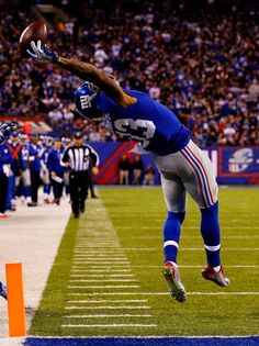 two pictures of a football player jumping in the air