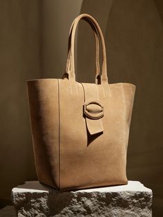 Corso Tote | Banana Republic Leather Craft, Brown Accessories, Favorite Novels, Cute Heels, Big Bags, Best Bags, The Seasons, Contrast Stitch, Leather Working