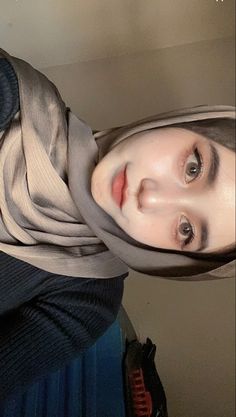 Makeup Wisuda Hijab Flawless, Hijab Selfie, Style Hijab Simple, Simple Hijab Tutorial, Simple Hijab