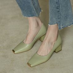 Rough Heels, Shoes Green, Cinderella Shoes, Shoes Heels Pumps, Block Heels Pumps, Green Shoes, Pretty Shoes, Casual Shoes Women, Chunky Heel