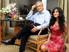 Actress Nandana Sen posing with her father Amartya Sen  #entertainment #Bollywood #cinema #celebrities Amartya Sen, Bollywood Cinema, New Bands, Celebrity Interview, Entertainment Industry, Interview, Talk Show, Saree