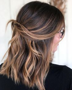 Highlights For Cool Brown Hair, Cute Peekaboo Hair For Brown Hair, Balayage Brunette Long Fall Hair Face Framing, Brunette Balayage Ideas, Winter Hair Highlights Brunettes, Medium Length With Balayage, Butter Blonde Highlights On Dark Hair, Baylage Brunette Winter, Fall Balayage Brunette Medium Length