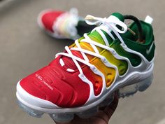 Custom “Rasta” Nike Vapormax - Kiaun's Customs Nike Air Vapormax Plus Women, Nike Air Force Custom, Air Force Custom, Mens Puma Shoes, Vapormax Nike, Custom Nike Air Force, Custom Nike Air, Nike Air Vapormax Plus