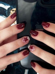 Easy Nail Art Small Nails, Grunge Nails Inspo Aesthetic, Spooky Nails Aesthetic, Star Grunge Nails, Red Nail Designs Natural Nails, Grunge Gel Nails Short, Short Nail Designs Dark Red, Short Nails Ideas Grunge, Autumn Nails Natural