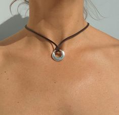 Women Choker Necklace, Body Chains, Necklace Leather, Womens Chokers, Leather Choker, Dope Jewelry, Jewelry Lookbook, Funky Jewelry, Leather Chokers