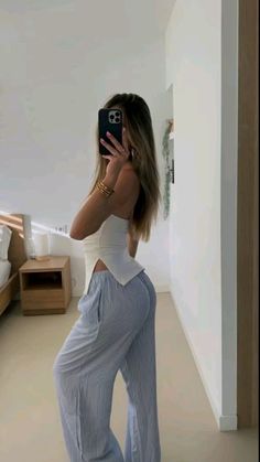 Insta Mirror Pic Ideas, Mirror Outfit Pics, Mirror Pic Ideas, Outfit Pics, Summer Outfits Aesthetic, Aesthetic Clean, Outfit Inspo Summer, Fashion Mistakes, Mirror Pic