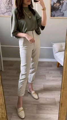 Gray Business Casual Outfits, 30s Business Casual, Muted Outfits Women, Jogger Pants Outfit Work, Therapist Style Work Outfits, Clinical Outfits Business Casual, Summer Buissnes Outfits Woman, Doctor Outfit Women Work Wear, Hospital Work Outfit