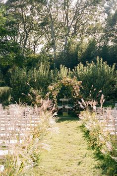 Green-and-white-natural-outdoor-wedding-ceremony Chuppah Ideas, Wedding Chuppah, Jewish Weddings, Luxe Design, Aisle Decor