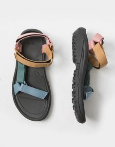 Teva Hiking Sandals, Teva Sandals Outfit, Coastal Wardrobe, Techwear Shoes, Granola Girl Aesthetic, Soft Heels, Water Sandals, Outdoor Sandals, Sandals Outfit