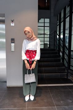 Belt Outfit, Paint Trends, Trending Paint Colors, Casual Hijab