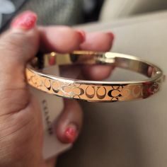 Authentic 100% Coach Women's C Logo Hinged Bangle Bracelet Tan Color ,Goldnwt Coach Bracelets, Baddie Jewelry, Sparkling Accessories, Gold Bracelet Bangle, Xoxo Jewelry, Acid Bath, Gold Jewlery, Open Bangle Bracelet, Coach Jewelry