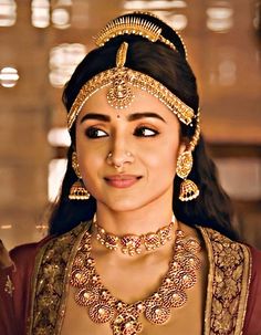 Indian Architecture, Suryaputra Karn, Ancient Indian Architecture, Bride Pictures, Woman Smile, Indian Jewelry Sets, Period Drama, Embrace Life