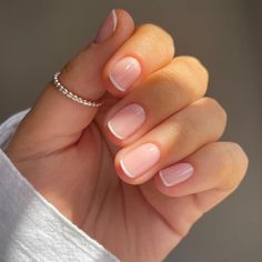 Subtle French Manicure, Natural Dip Nails, Elegant Short Nails, Classy Short Nails, French Manicure Short Nails, Classic Manicure, American Manicure, Natural Nails Manicure