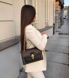 Trendy Spring Outfits, Iranian Women Fashion, Skirt Trends, Sunny Weather, Fire Fits, Girly Images, Street Style Trends, Round Diamond Engagement Rings, Elegantes Outfit