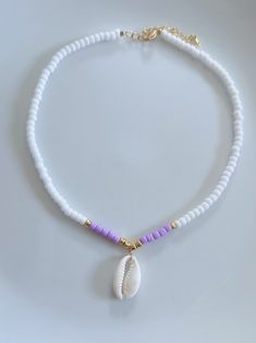 Shell Clay Bead Necklace, Purple Glass Beaded Necklace, Homade Necklaces Beads, Beads Summer Necklace, Clay Bead Necklace With Shell, Pouge Life Jewelry, Necklaces To Make Beaded, Necklace With Beads Ideas, Ideas For Necklaces With Beads