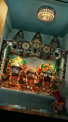 an elaborately decorated wall in a room with decorative decorations on the walls and ceiling