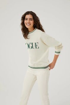 Felpa VOGUE crema con logo verde | Collezione Retro Sports – VOGUE Collection Italia Sports, Sweatshirts, Color Crema, Un Logo, Women's Top