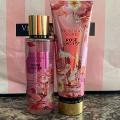 Victoria’s Secret Rose Lychee 1 Fragrance Mist 250 Ml. 1 Fragrance Lotion 236 Ml. New Victoria Secret Perfume Collection, Victoria Secret Perfume Body Spray, Profumo Victoria Secret, Victoria Secret Lotion, Bath N Body Works, Bath Body Works Candles, Fragrance Lotion