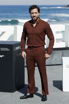 The 10 Best-Dressed Men of the Week | GQ Pent Shirt, Edgar Ramirez, Outfits Con Camisa, San Sebastian Film Festival, White Pantsuit, Lucky Blue Smith, Festival Photo, Coffee Run, Indian Men Fashion