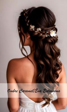 Quelle coiffure avec une robe de mariée dos nu? Sublimez votre dos nu avec une coiffure de mariage élégante et raffinée! Hair Bun Design, Bridal Hair Up, Waterfall Hairstyle, Kadeřnické Trendy, Wedding Hair Half, Wedding Hair Up, Girl Hair Colors, Bridal Braids, Extension Hair