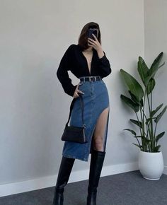 Cider Winter Outfits, Midsize Edgy Outfits, Korean Spring Outfit, Hourglass Figure Outfits Aesthetic, Grunge Spring Outfits, Art Museum Date Outfit, Sage Outfits, Clean Goth, Surfergirl Style